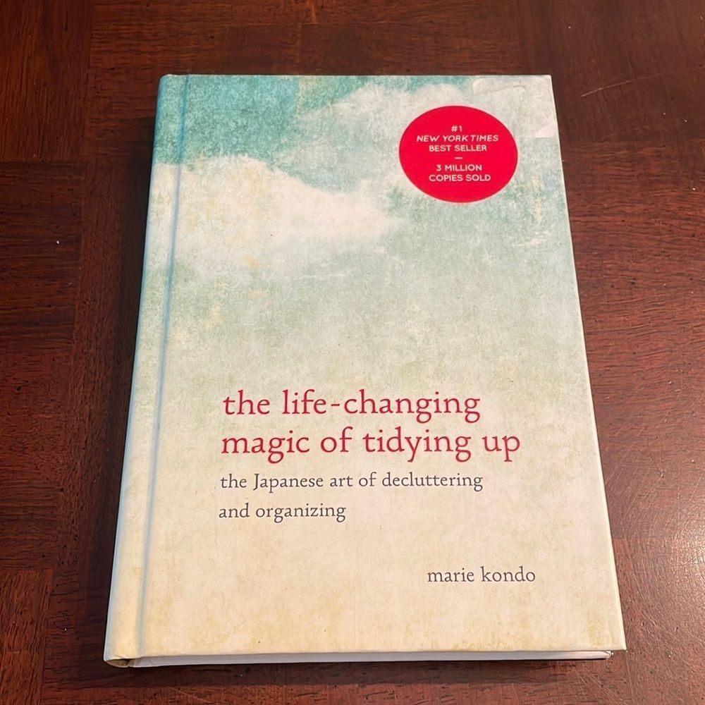 The life - changing magic of tidying up Marie Kondo Book